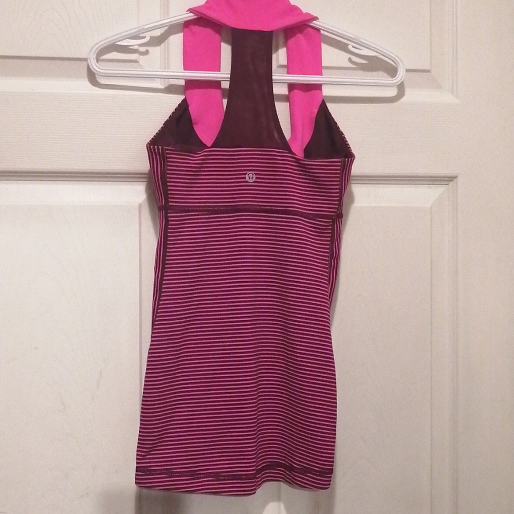 Lululemon scoop on tank tops